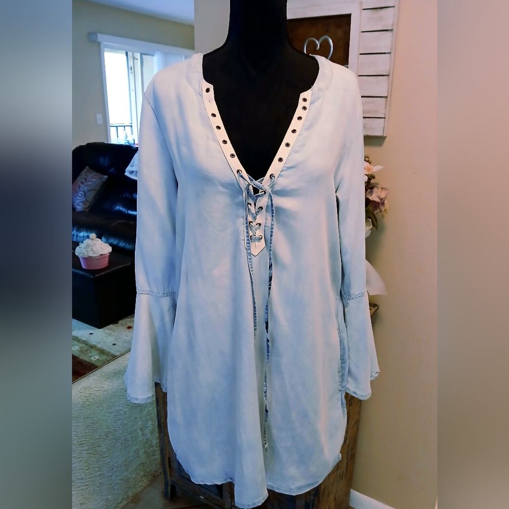 VINTAGE HAVANA Light Blue Tencel Lace-Up V-Neck Tunic, Medium